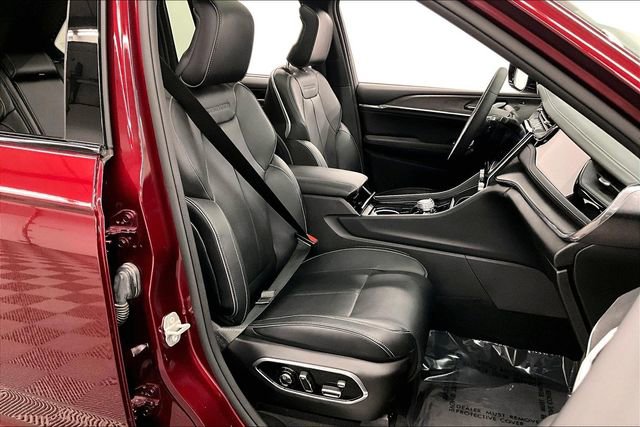 Used 2024 Jeep Grand Cherokee Overland w/ Luxury Tech Group IV image 8