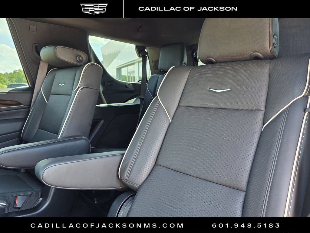 Used 2023 Cadillac Escalade Premium Luxury w/ Performance Package AWD/4WD image 27