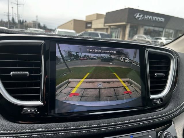 Used 2023 Chrysler Pacifica Limited image 23