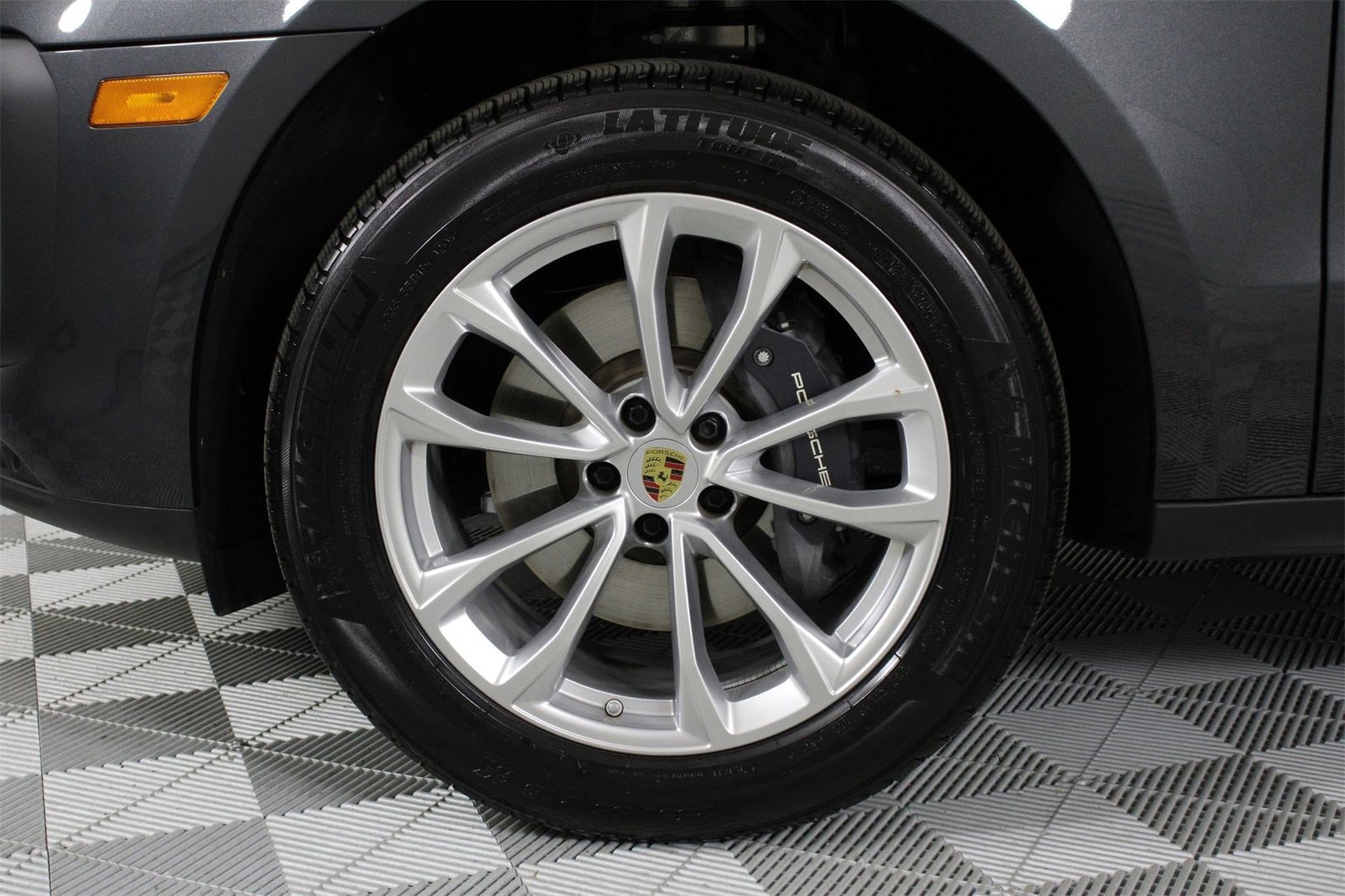 Used 2025 Porsche Macan image 30