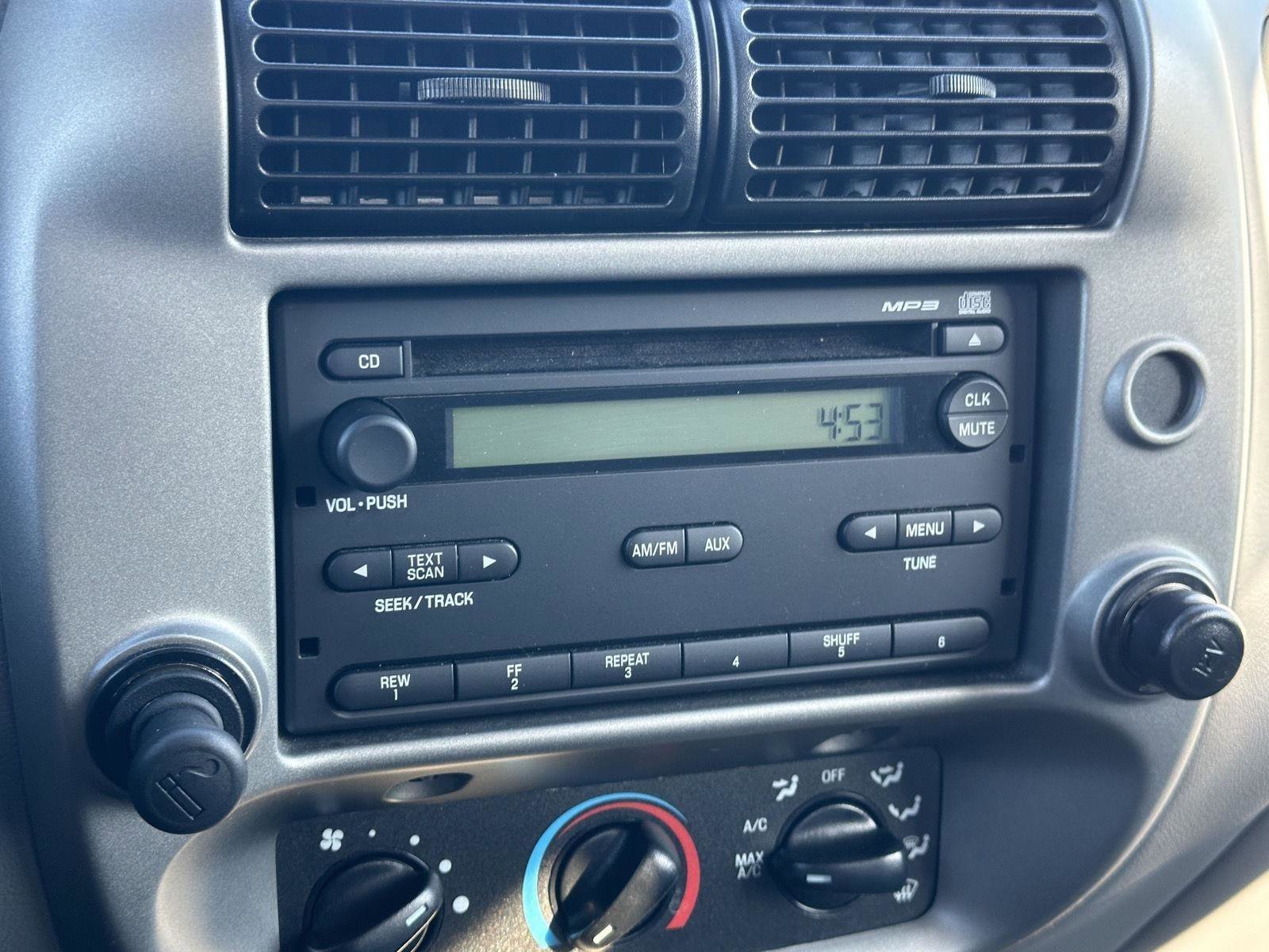 Used 2011 Ford Ranger XLT image 12