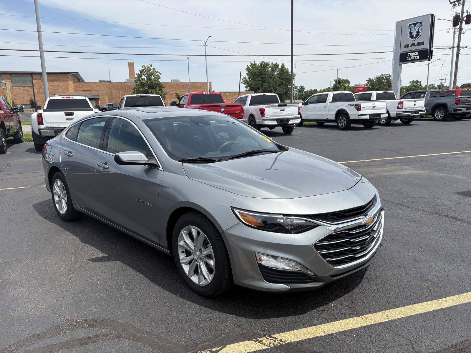 Used 2024 Chevrolet Malibu LT FWD image 2