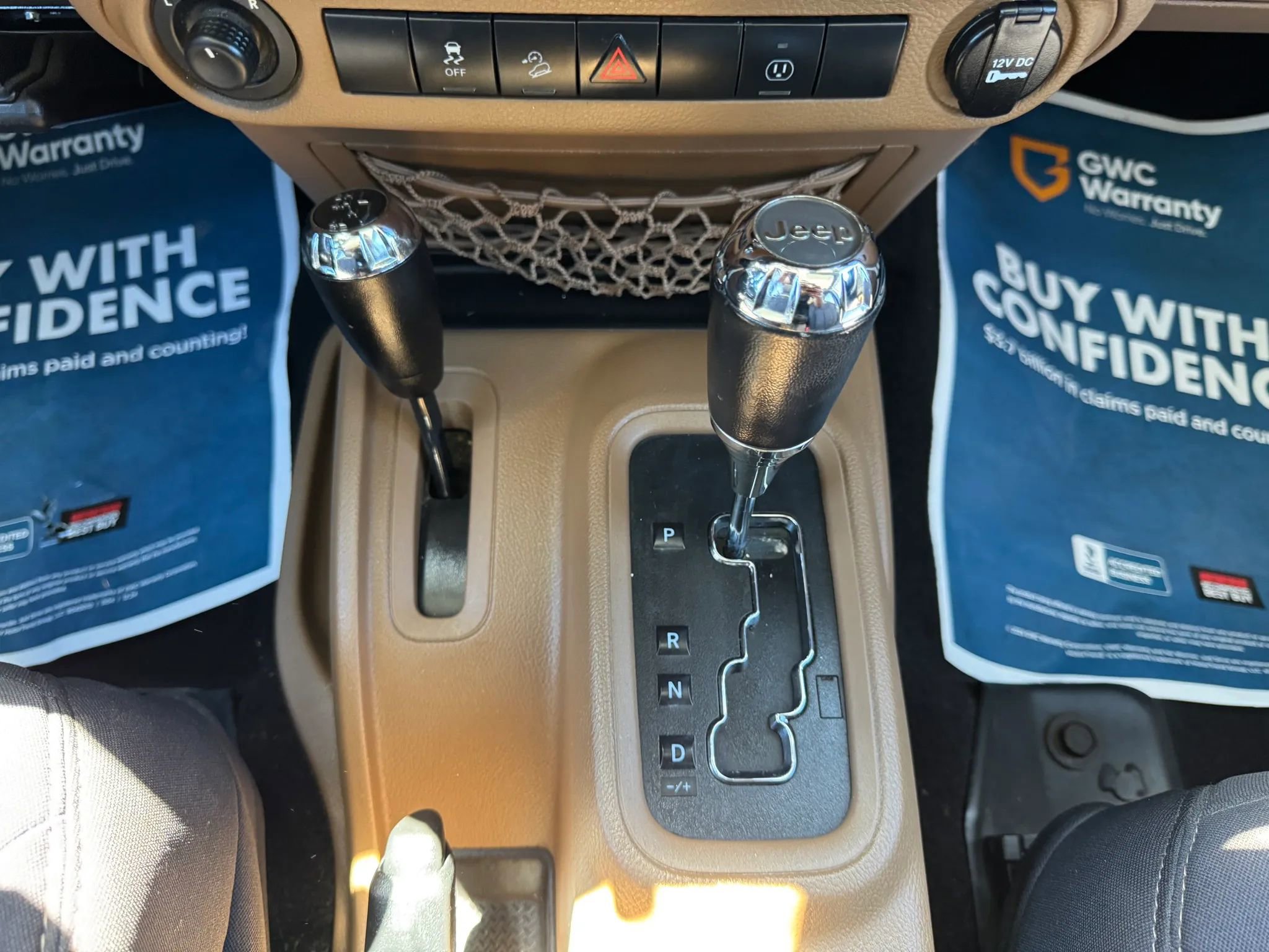 Used 2013 Jeep Wrangler Unlimited Sahara w/ Connectivity Group AWD/4WD image 19