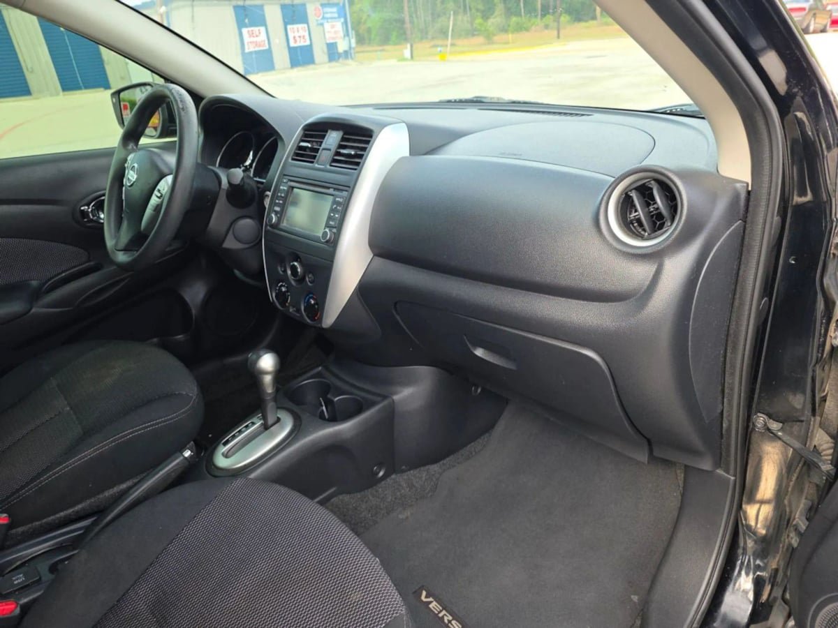 Used 2015 Nissan Versa w/ SL Tech Package FWD image 28