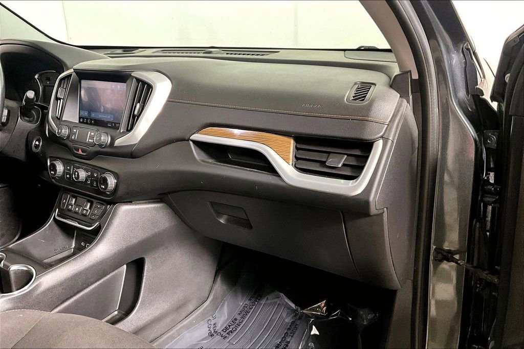 Used 2020 GMC Terrain SLE w/ Driver Convenience Package image 16
