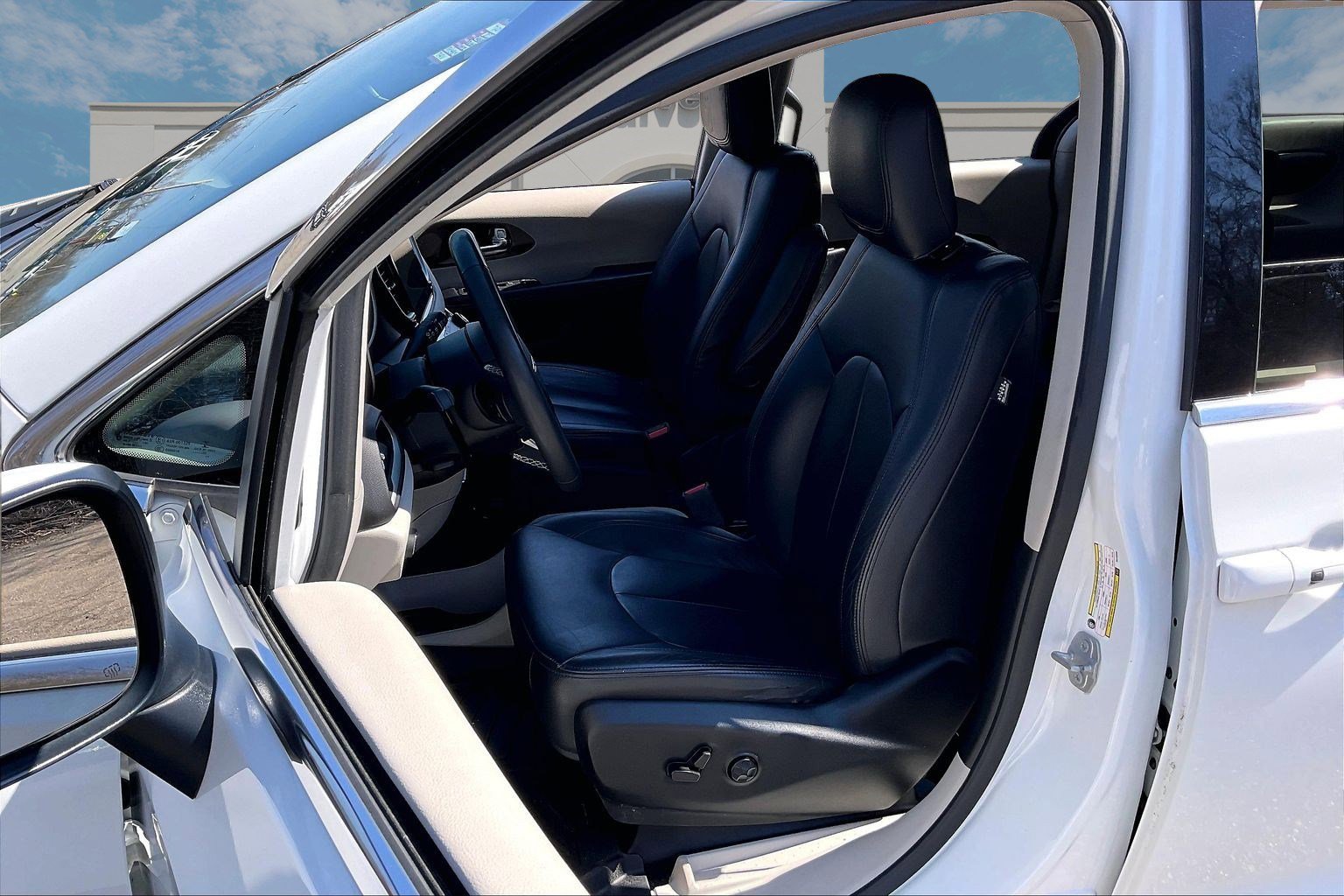 Certified 2022 Chrysler Voyager LX w/ Fleet Security Group image 22