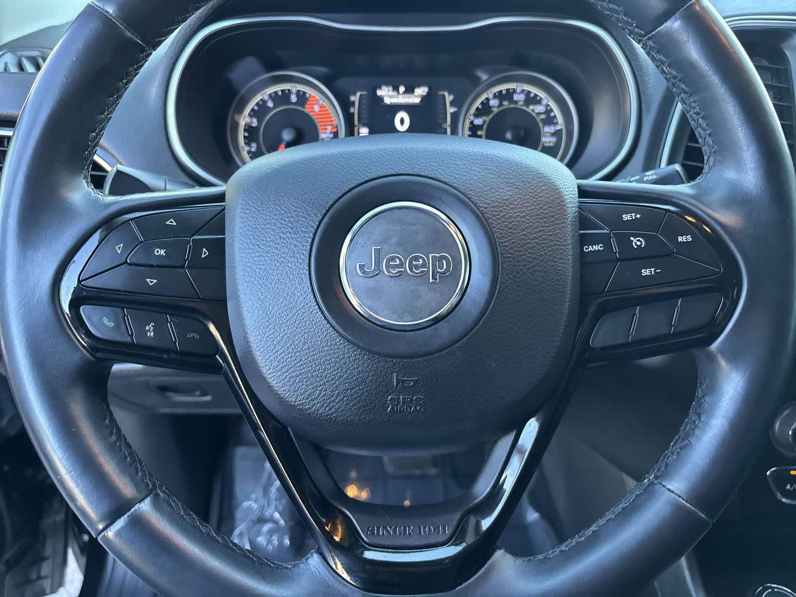 Used 2019 Jeep Cherokee Latitude Plus AWD/4WD image 10