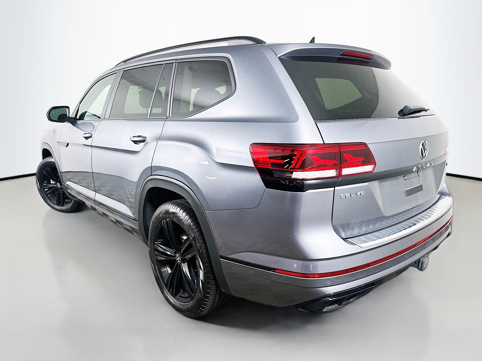 Certified 2023 Volkswagen Atlas SEL R-Line AWD/4WD image 5