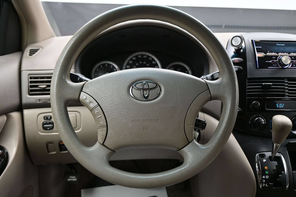 Used 2005 Toyota Sienna LE w/ LE Pkg 2 FWD image 14