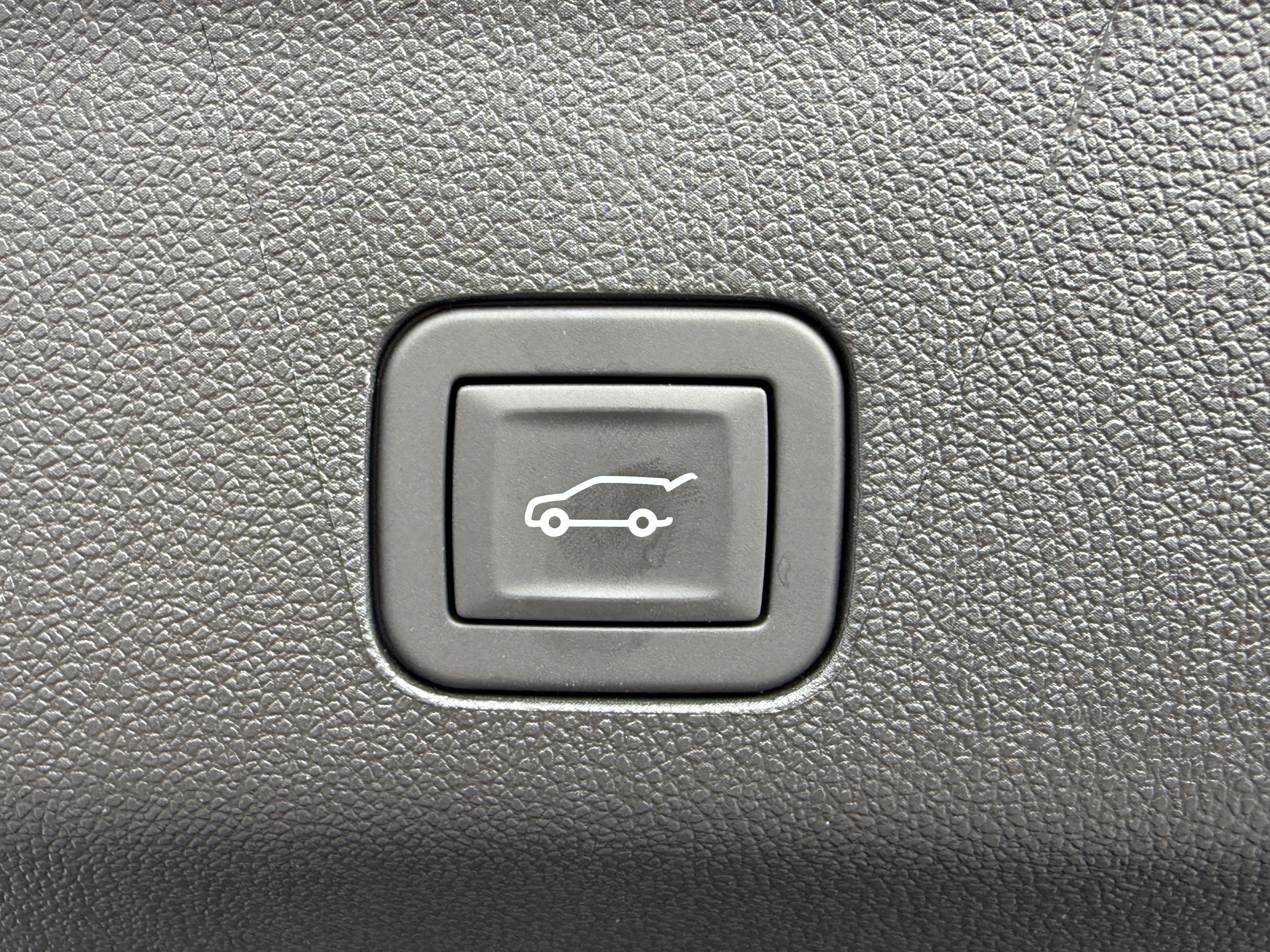 New 2026 GMC Yukon XL Denali Ultimate w/ LPO, Floor Liner Package image 10