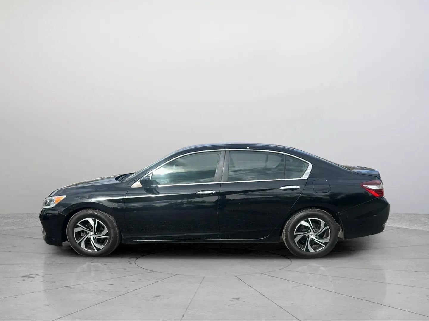 Used 2017 Honda Accord LX image 2
