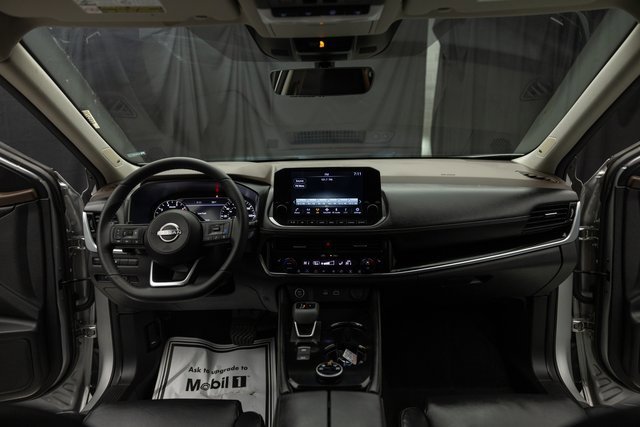 Used 2023 Nissan Rogue SL w/ SL Premium Package image 17