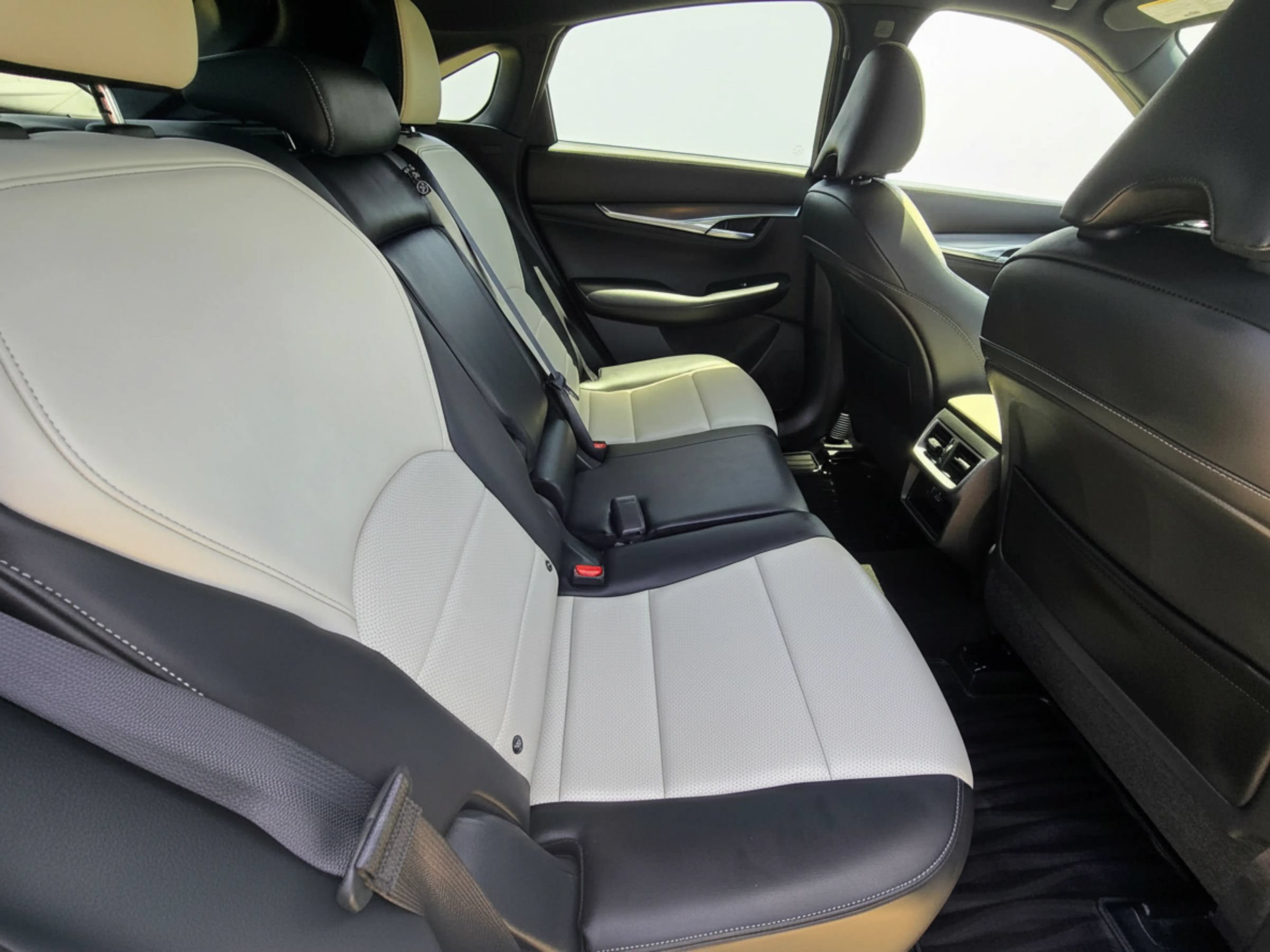 Used 2023 INFINITI QX55 Luxe w/ Cargo Package AWD/4WD image 16