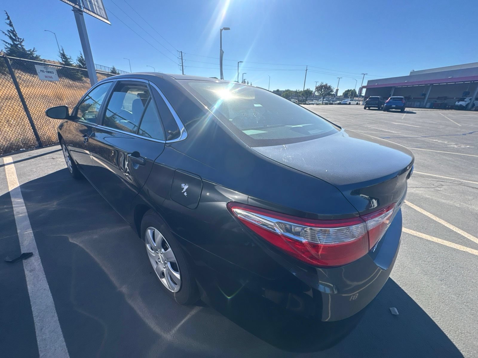 Used 2016 Toyota Camry LE FWD image 4