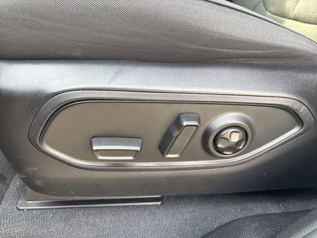 Used 2023 Jeep Grand Cherokee Laredo w/ Luxury Tech Group I AWD/4WD image 10