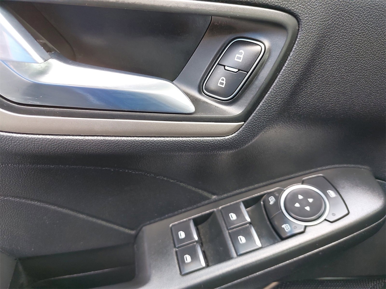 Used 2022 Ford Escape SEL image 32