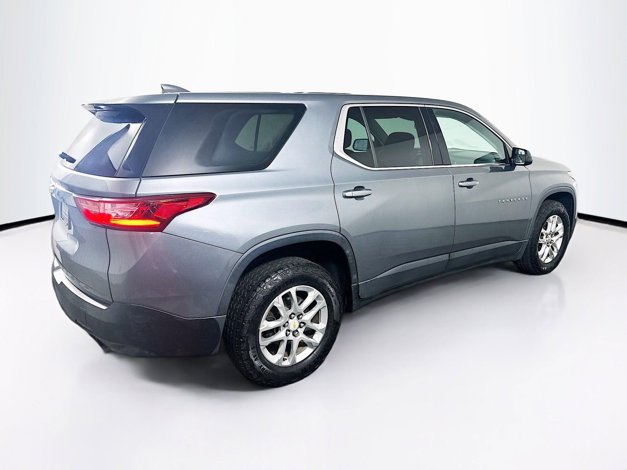 Used 2019 Chevrolet Traverse LS FWD image 9