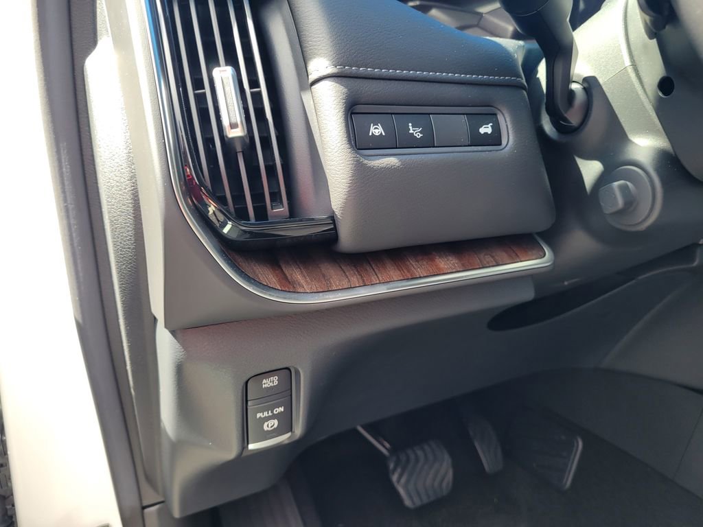 New 2025 Nissan Armada SL w/ Captain's Chari Seat Package image 17