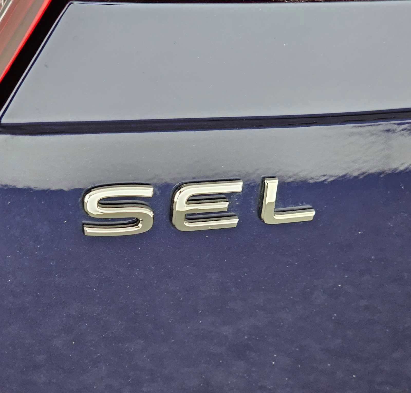 Used 2023 Volkswagen Tiguan SEL R-Line image 14