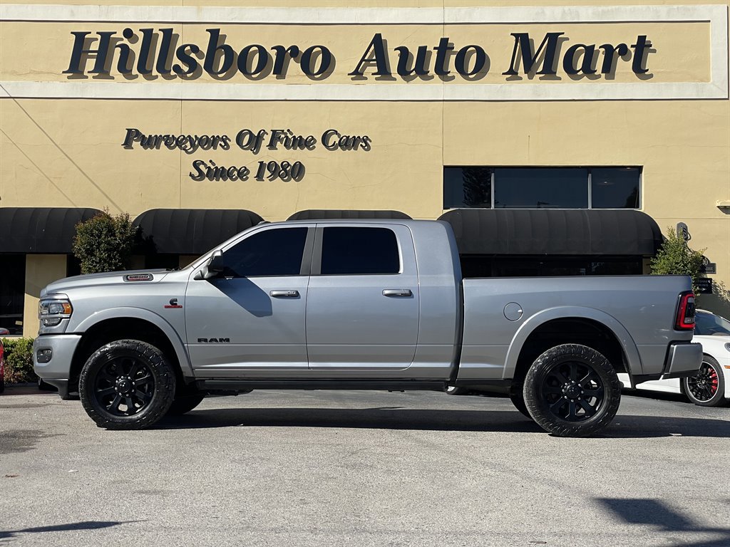 Used 2022 RAM 3500 Laramie AWD/4WD image 3