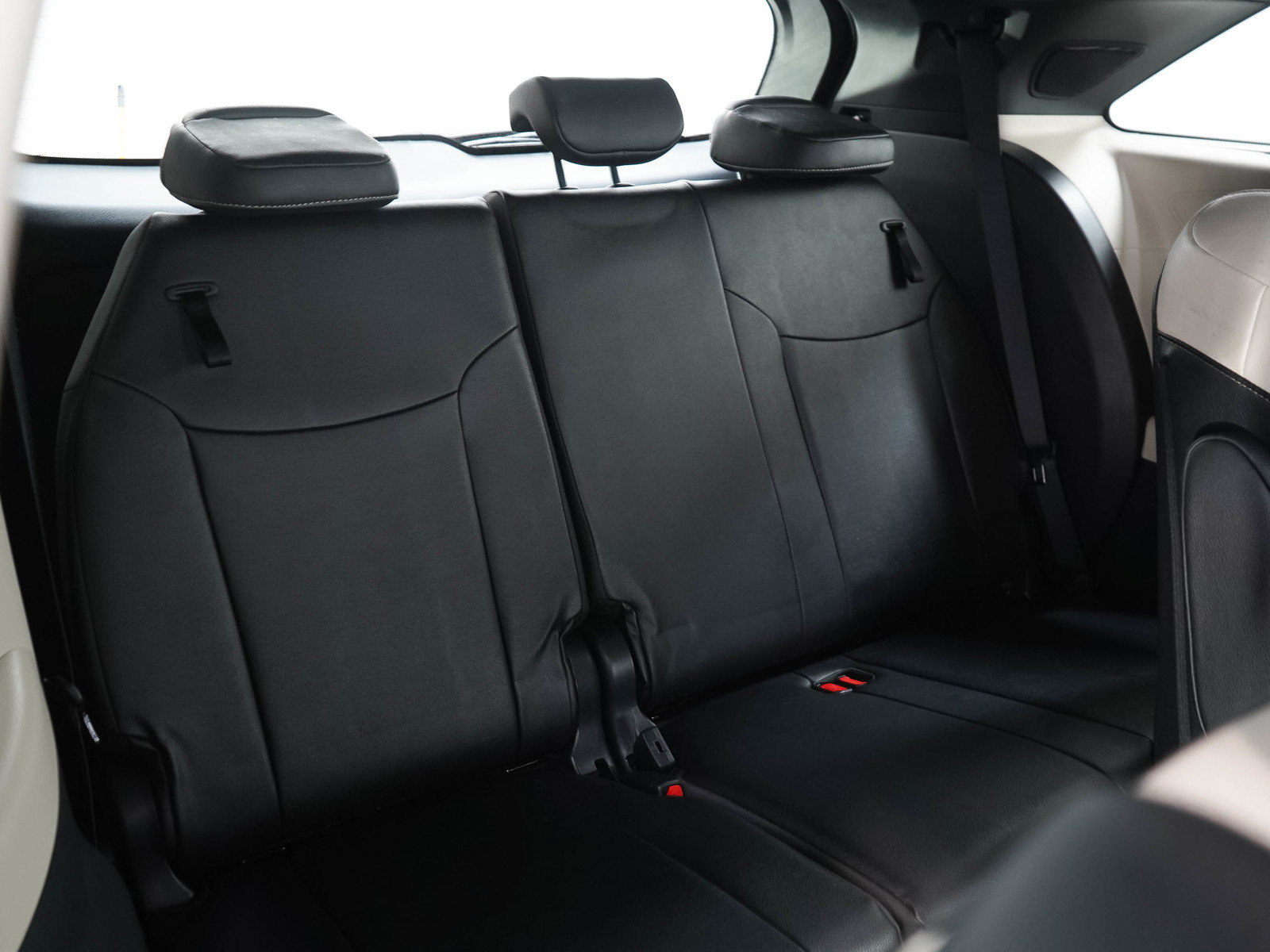 Used 2025 Toyota Sienna Platinum AWD/4WD image 15