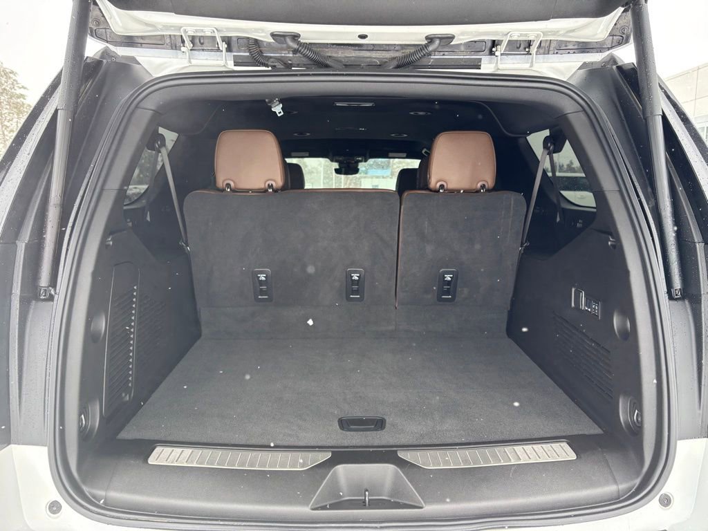 Used 2025 Chevrolet Suburban High Country image 16