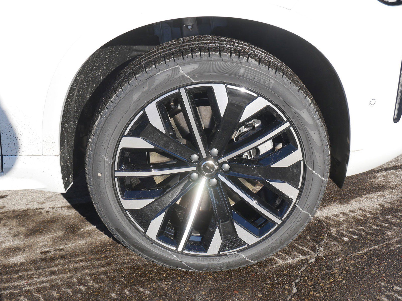 New 2026 Volvo XC90 T8 Plus w/ Protection Package Premier image 4