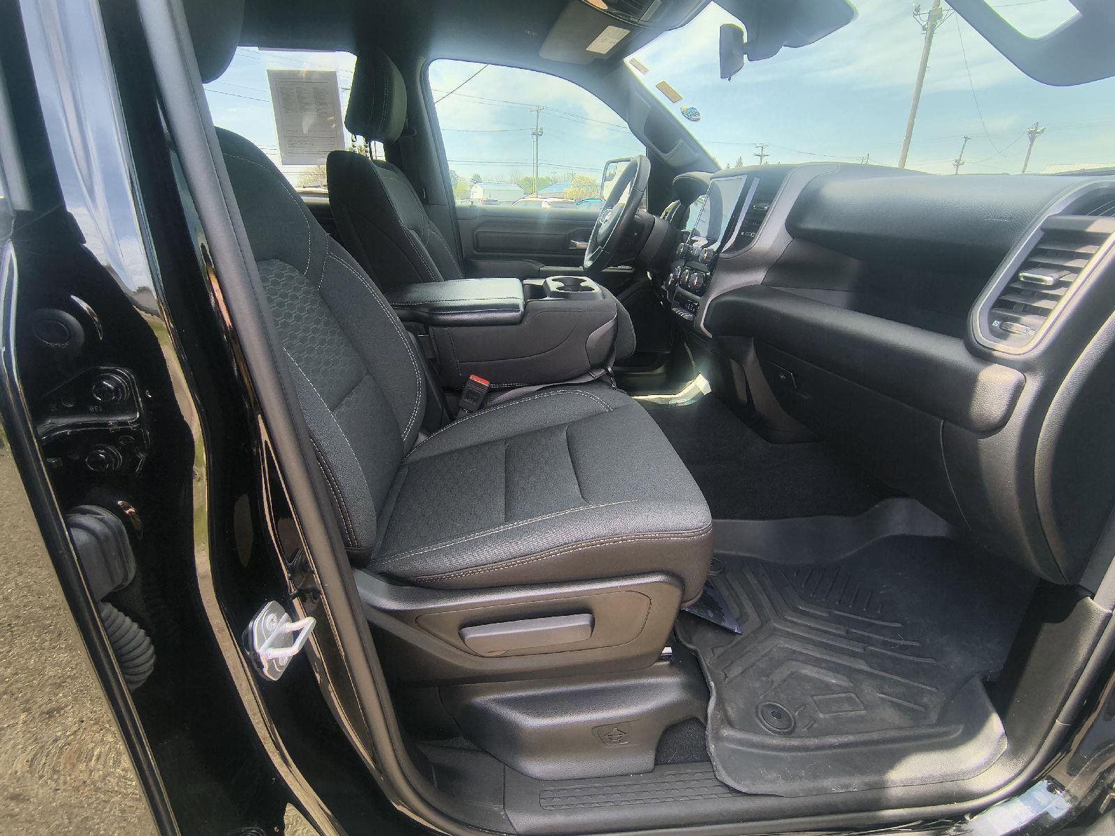 Used 2025 RAM 1500 Tradesman w/ Night Edition AWD/4WD image 32