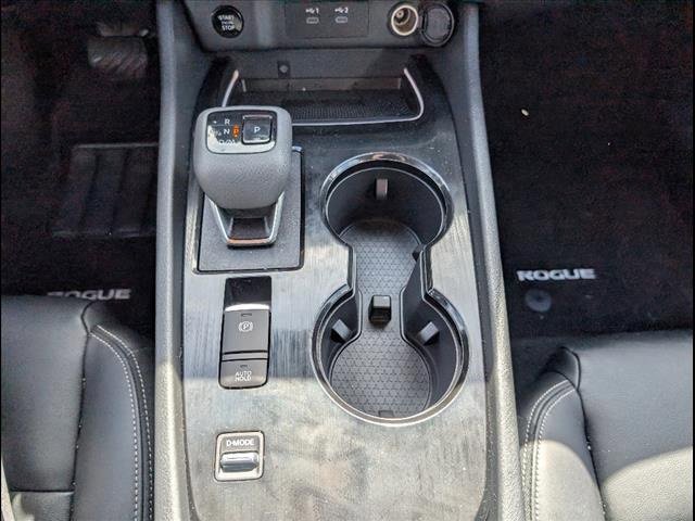 Used 2025 Nissan Rogue SL image 12