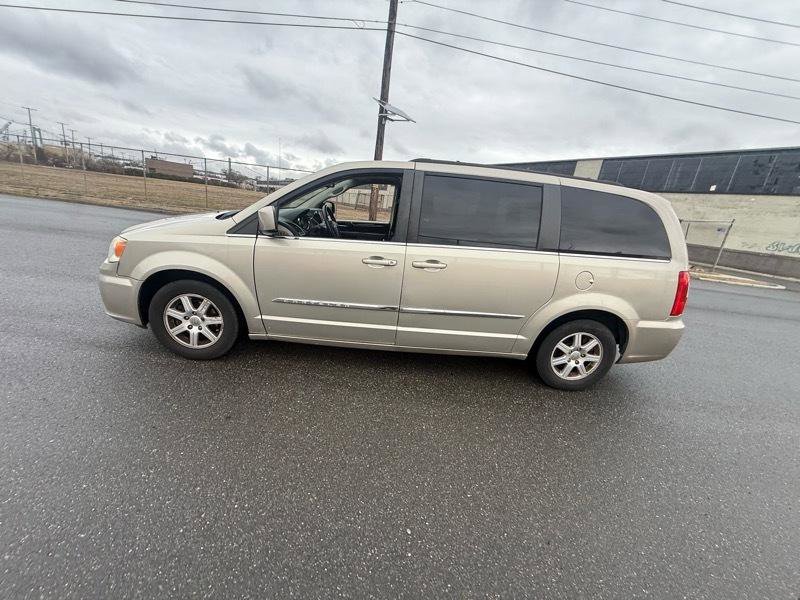Used 2012 Chrysler Town & Country Touring w/ Entertainment Group #1 image 3