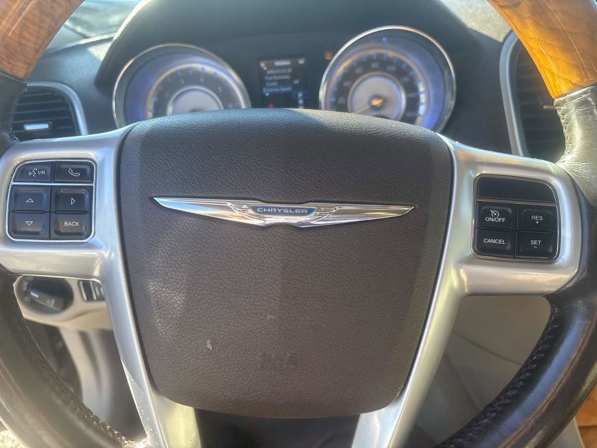Used 2014 Chrysler 300 C image 12