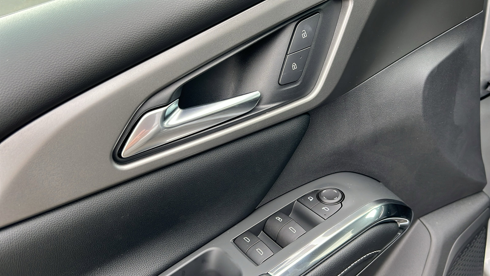 New 2026 Chevrolet Traverse LT w/ Driver Confidence Package image 16