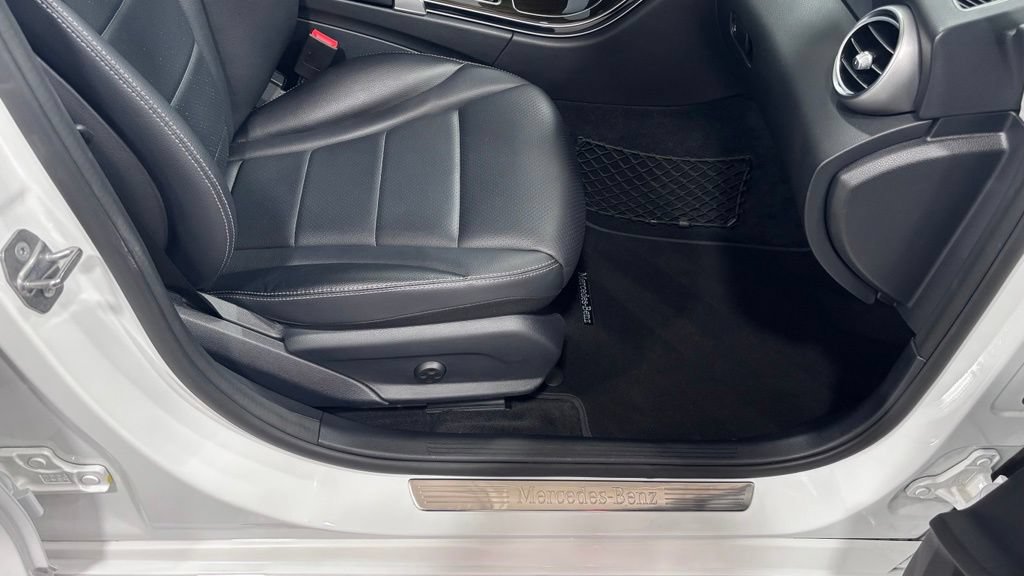Used 2018 Mercedes-Benz C 300 4MATIC Sedan image 18