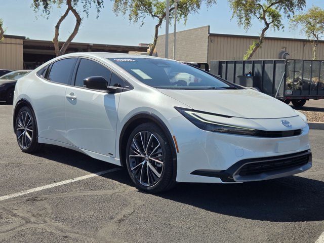 Used 2024 Toyota Prius XLE video 3