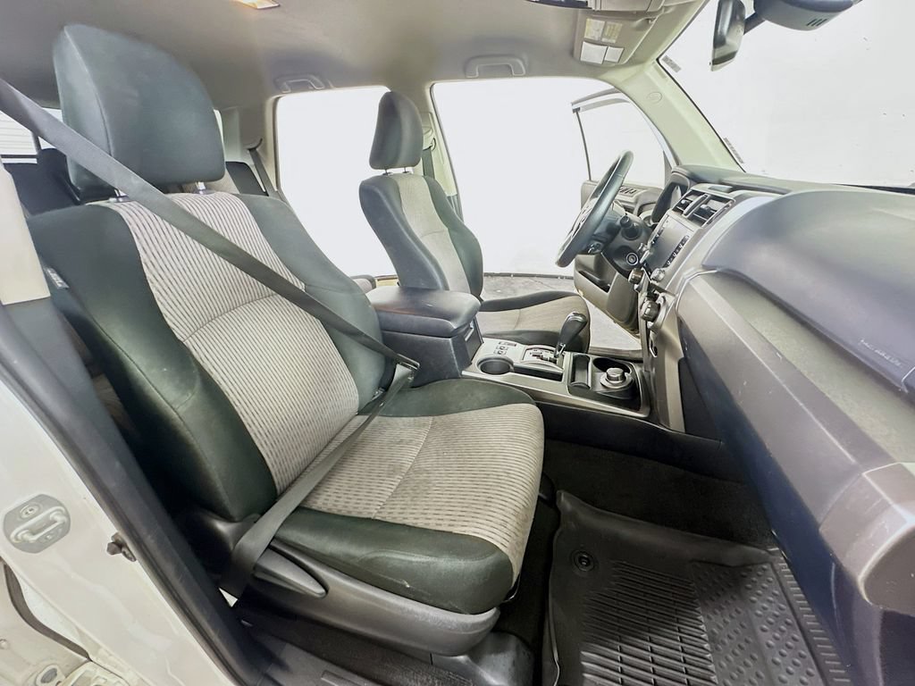 Used 2020 Toyota 4Runner SR5 AWD/4WD image 12