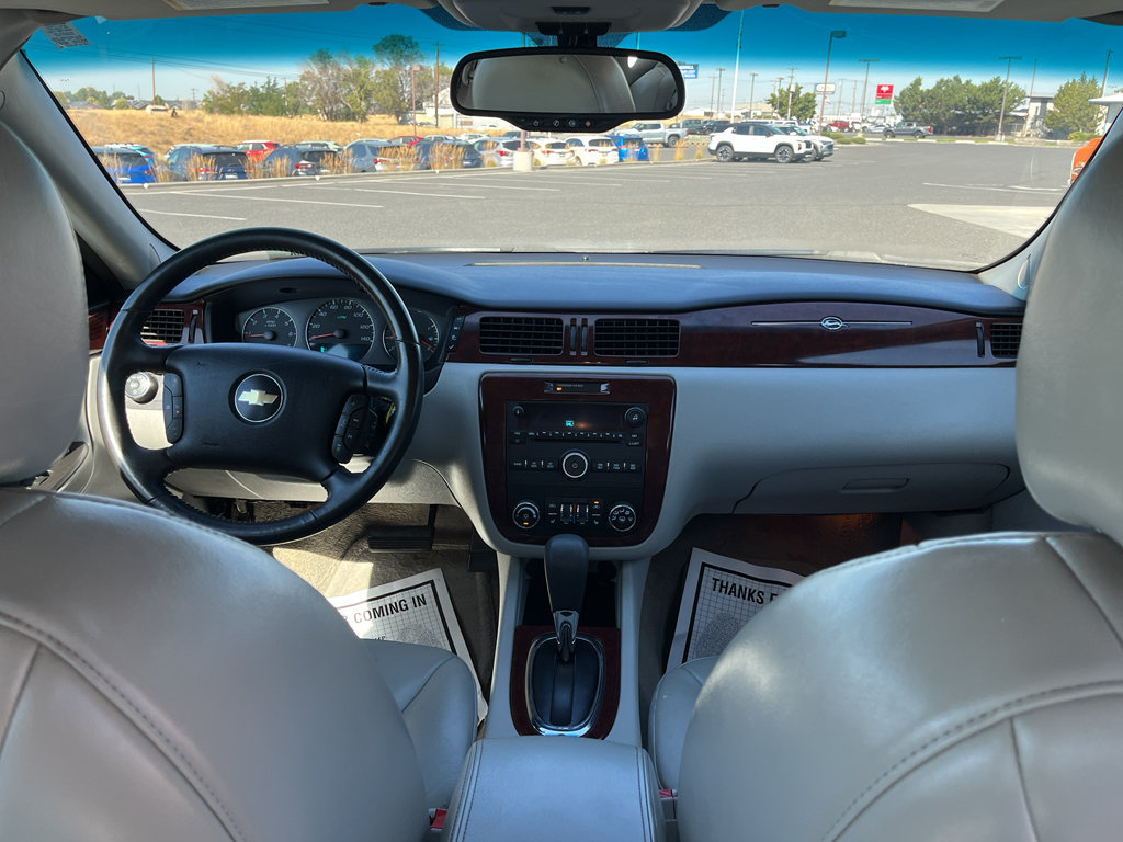 Used 2009 Chevrolet Impala LTZ FWD image 12