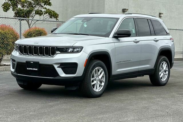New 2023 Jeep Grand Cherokee Laredo X image 3