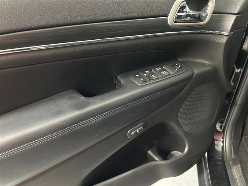 Used 2020 Jeep Grand Cherokee Limited image 16