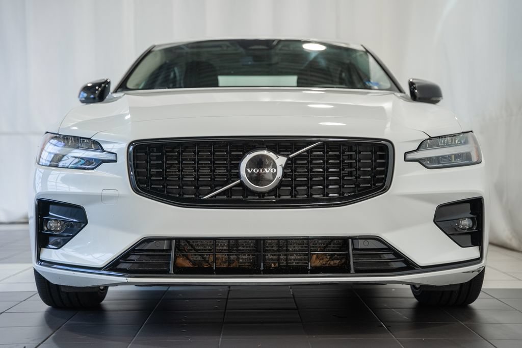 Used 2024 Volvo S60 B5 Core FWD image 2