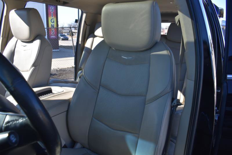 Used 2019 Cadillac Escalade ESV Luxury image 44