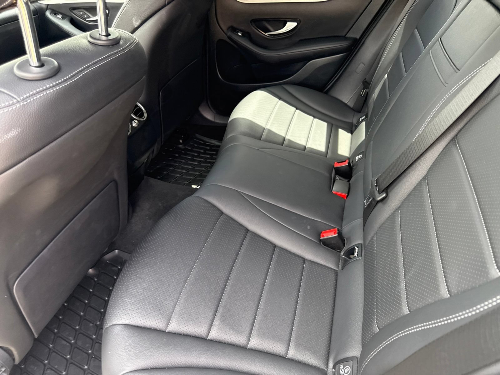 Used 2023 Mercedes-Benz GLC 300 4MATIC Coupe image 11