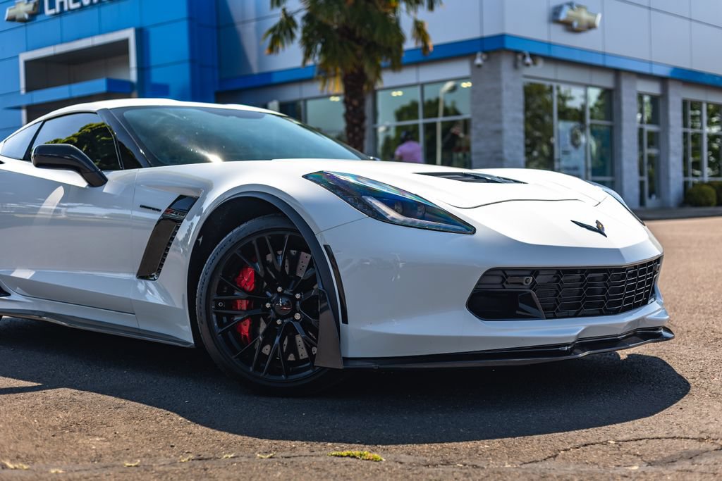 Used 2016 Chevrolet Corvette Z06 w/ 3LZ Preferred Equipment Group RWD image 3