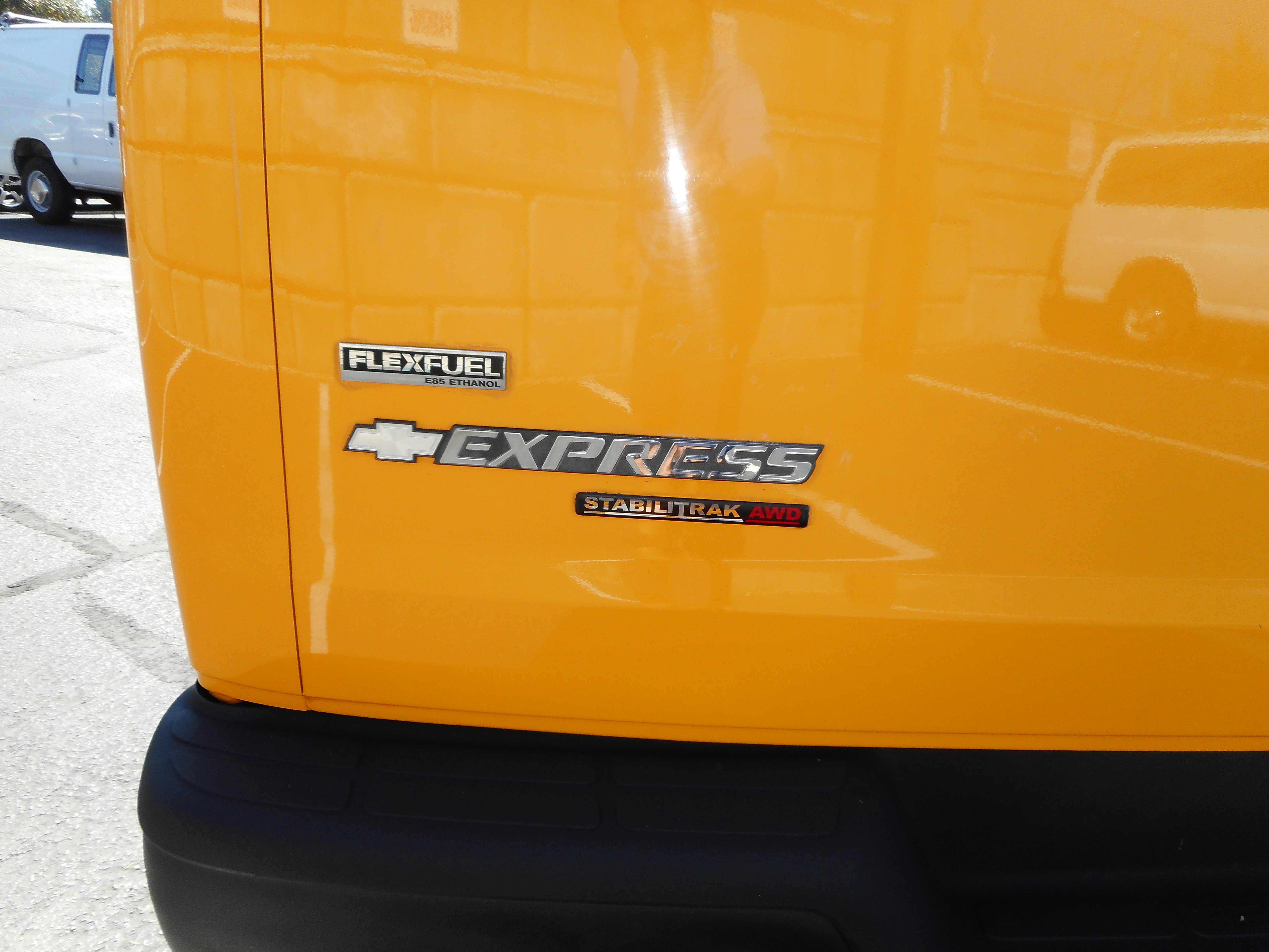 Used 2010 Chevrolet Express 1500 LS image 9