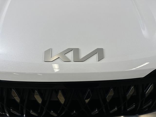 Used 2025 Kia Carnival image 9