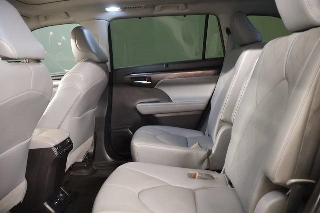 Used 2021 Toyota Highlander Platinum AWD/4WD image 34