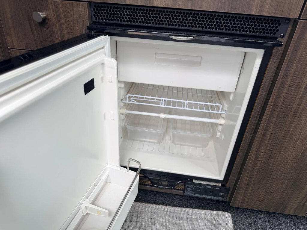 Used 2019 Mercedes-Benz Sprinter 2500 image 41