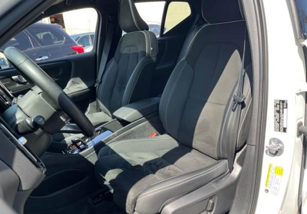 Used 2023 Volvo XC40 Recharge Ultimate w/ Protection Package Premier AWD/4WD image 5