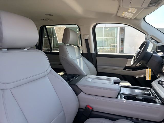 Used 2026 Ford Expedition Active image 9