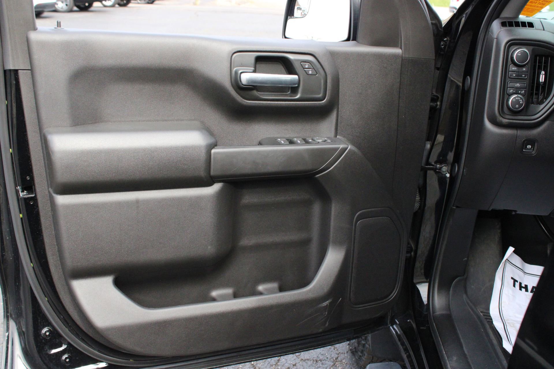 Used 2025 Chevrolet Silverado 1500 Custom Trail Boss w/ Dark Appearance Package image 17