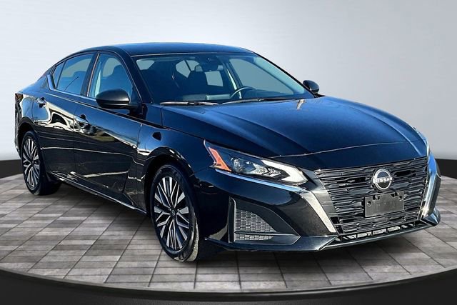 Used 2025 Nissan Altima 2.5 SV image 3